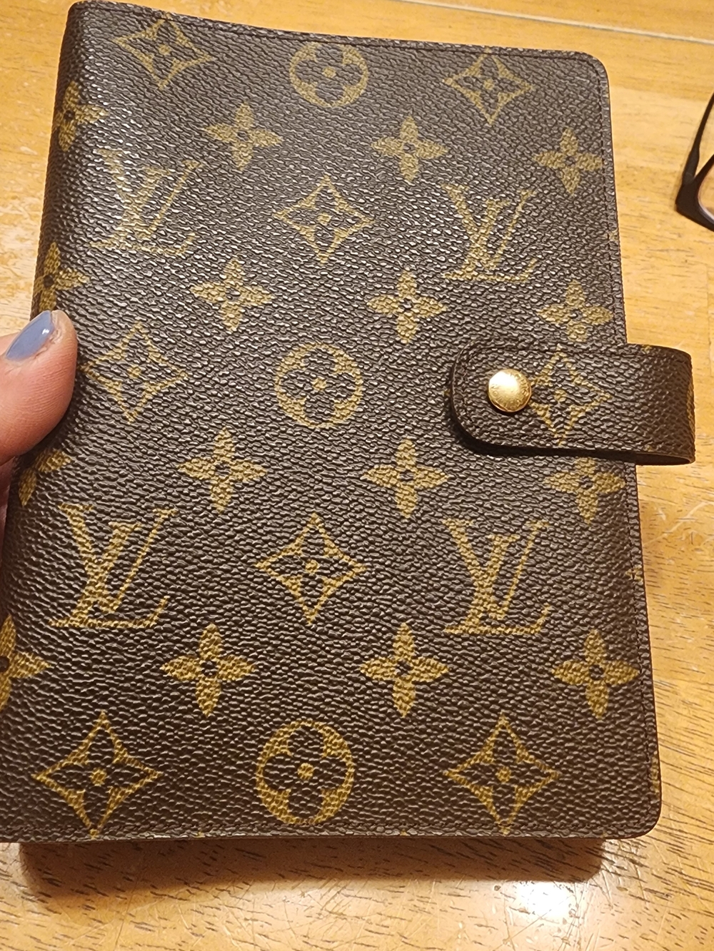 Louis Vuitton Monogram Agenda MM, also known as the Medium Ring Agenda Cover